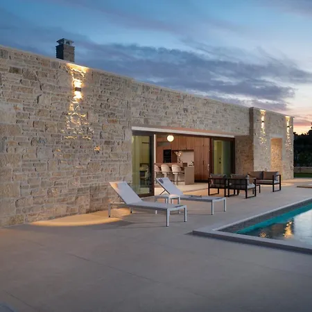 Luxury Aria Dalmatica Heated Pool Sauna & Jacuzzi *