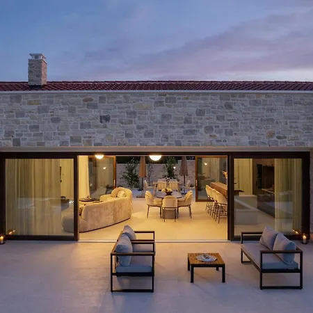 Luxury Aria Dalmatica Heated Pool Sauna & Jacuzzi