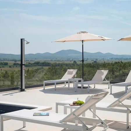 Luxury Aria Dalmatica Heated Pool Sauna & Jacuzzi * Sikovo
