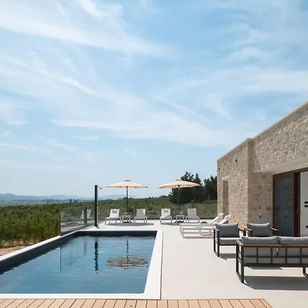 Luxury Aria Dalmatica Heated Pool Sauna & Jacuzzi