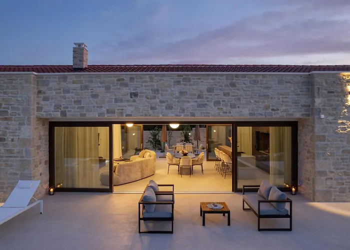 Luxury Aria Dalmatica Heated Pool Sauna & Jacuzzi