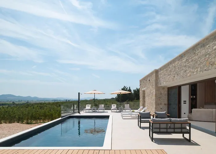 Luxury Aria Dalmatica Heated Pool Sauna & Jacuzzi