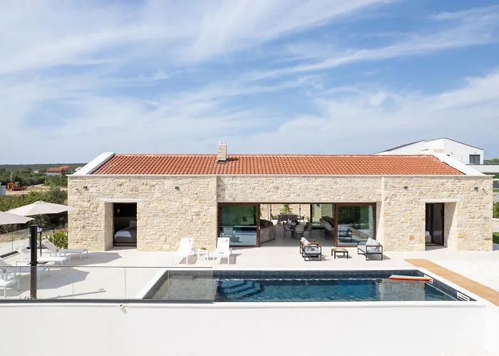 Luxury Aria Dalmatica Heated Pool Sauna & Jacuzzi *