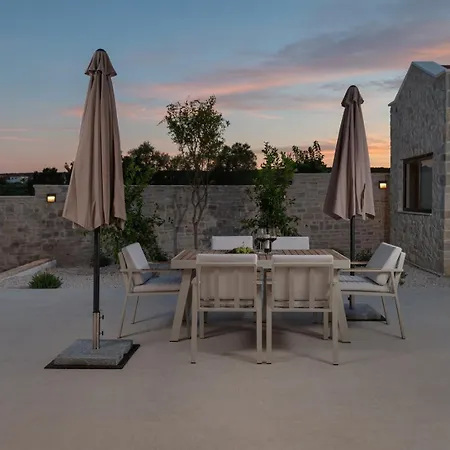 Luxury Aria Dalmatica Heated Pool Sauna & Jacuzzi * Sikovo