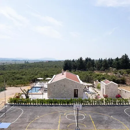 Luxury Aria Dalmatica Heated Pool Sauna & Jacuzzi Vila