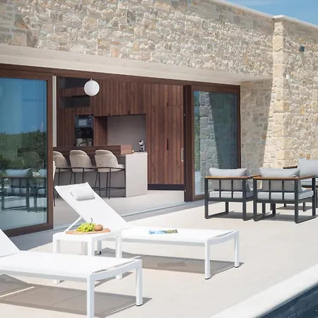 Luxury Aria Dalmatica Heated Pool Sauna & Jacuzzi