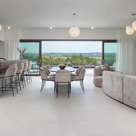 Luxury Aria Dalmatica Heated Pool Sauna & Jacuzzi Vila