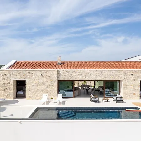 Luxury Aria Dalmatica Heated Pool Sauna & Jacuzzi *