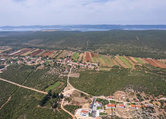 Luxury Aria Dalmatica Heated Pool Sauna & Jacuzzi *