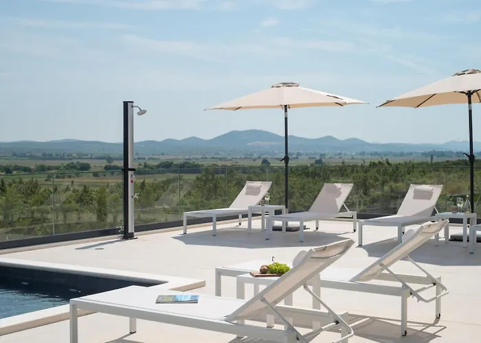 Luxury Aria Dalmatica Heated Pool Sauna & Jacuzzi * Sikovo