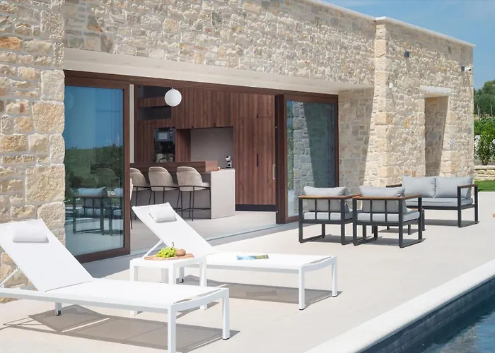 Luxury Aria Dalmatica Heated Pool Sauna & Jacuzzi