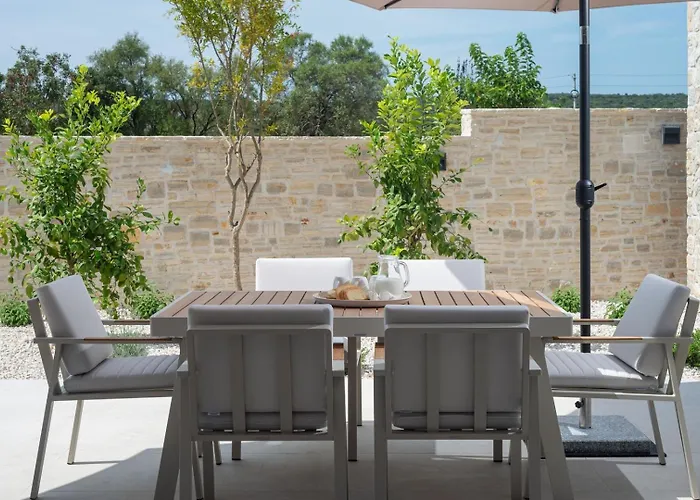 Luxury Aria Dalmatica Heated Pool Sauna & Jacuzzi *